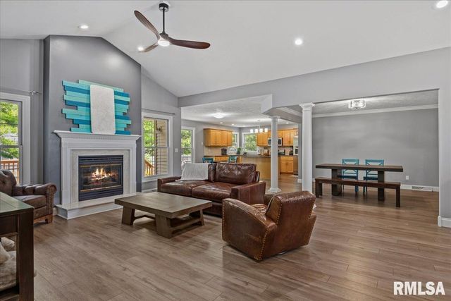 202 HUNTINGTON Road, Chatham, IL 62629