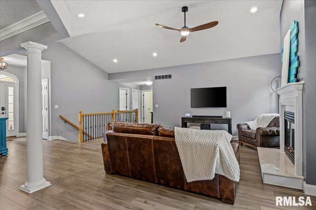 202 HUNTINGTON Road, Chatham, IL 62629