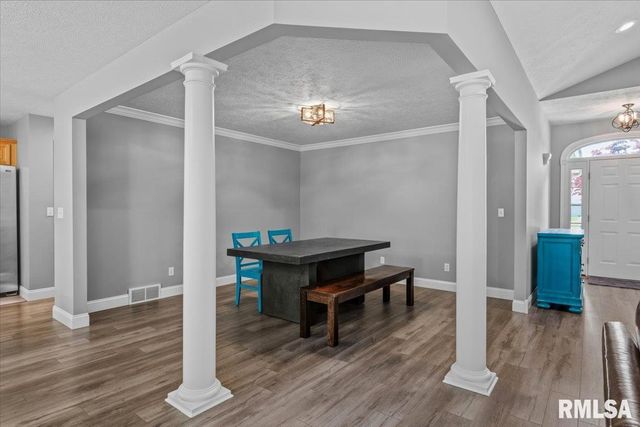 202 HUNTINGTON Road, Chatham, IL 62629