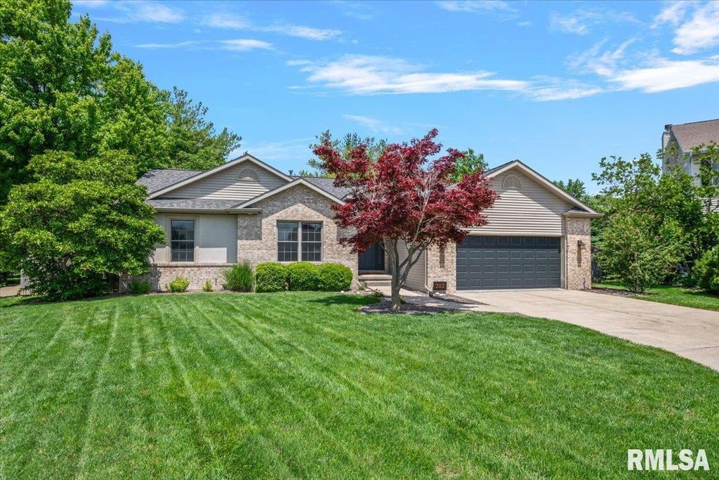 202 HUNTINGTON Road, Chatham, IL 62629