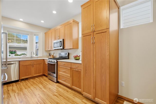 24713 233rd Place SE, Maple Valley, WA 98038