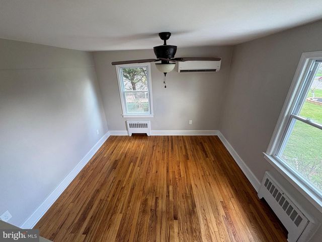 9 BUTTS AVE, Bordentown, NJ 08505