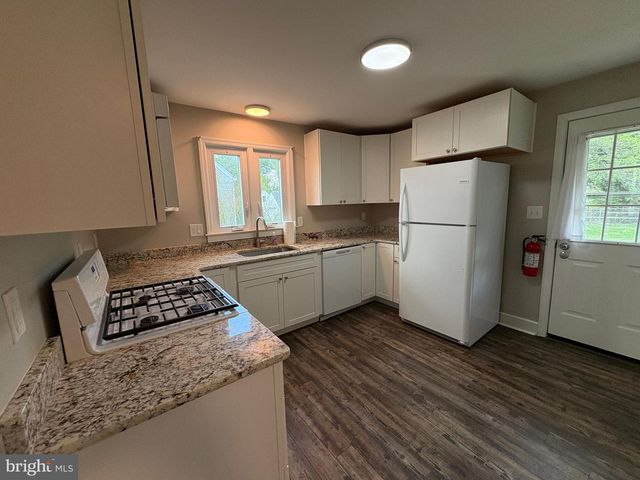 9 BUTTS AVE, Bordentown, NJ 08505