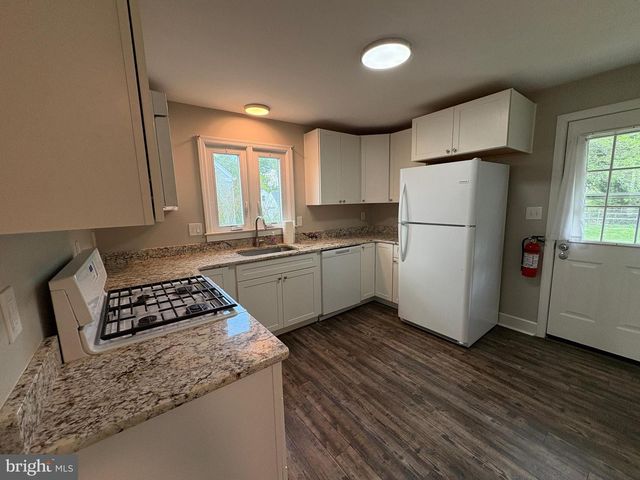 9 BUTTS AVE, Bordentown, NJ 08505