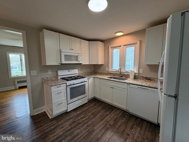 9 BUTTS AVE, Bordentown, NJ 08505