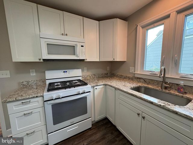 9 BUTTS AVE, Bordentown, NJ 08505