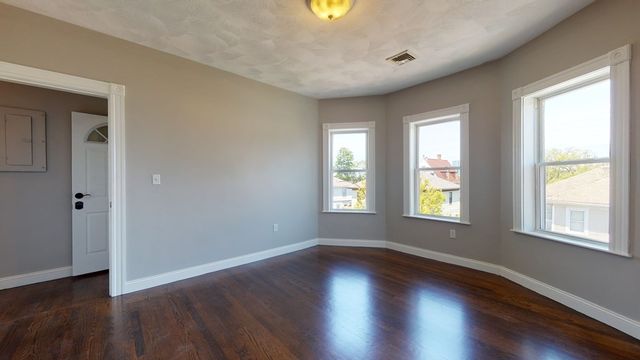 26 Elder 3, Boston, MA 02125