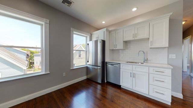 26 Elder 3, Boston, MA 02125