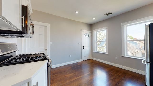 26 Elder 3, Boston, MA 02125