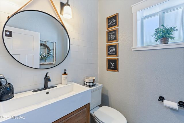 7981 E Fort Lowell Road, Tucson, AZ 85750
