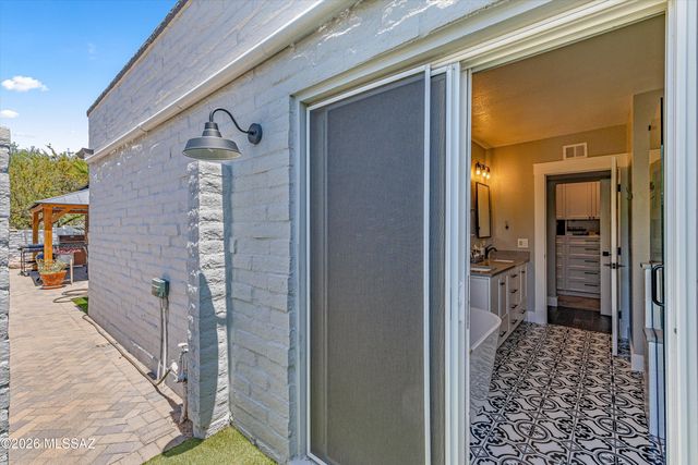 7981 E Fort Lowell Road, Tucson, AZ 85750