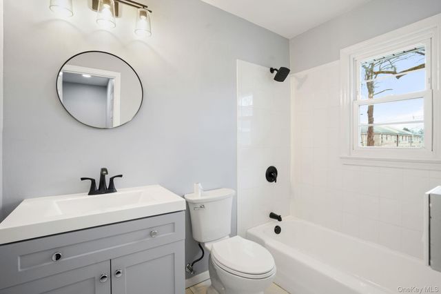 2710 South Road C6, Poughkeepsie, NY 12601