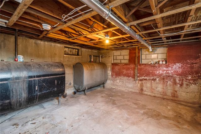 97 Bliss Mine Road, Newport, RI 02840