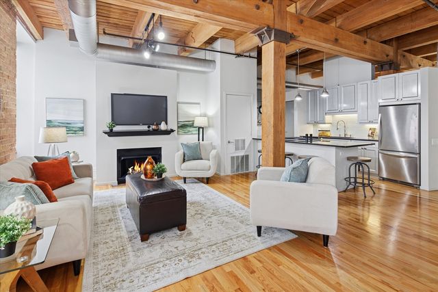 728 W JACKSON Boulevard 326, Chicago, IL 60661