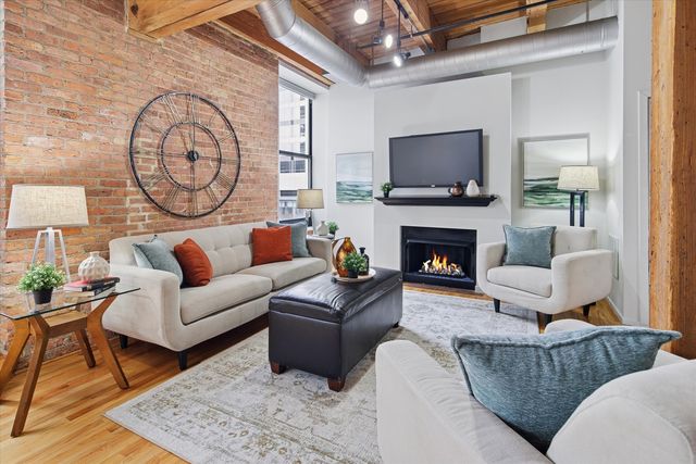 728 W JACKSON Boulevard 326, Chicago, IL 60661