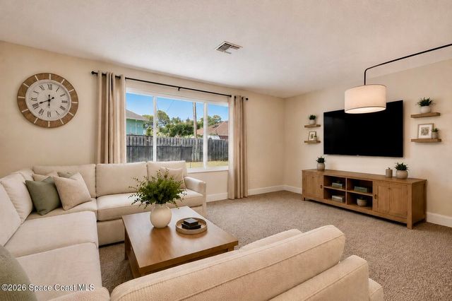 1091 SE Spinnaker Avenue, Port St. Lucie, FL 34983