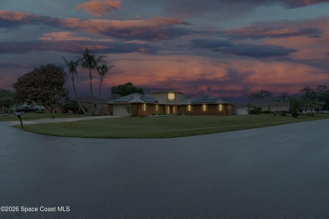 1091 SE Spinnaker Avenue, Port St. Lucie, FL 34983