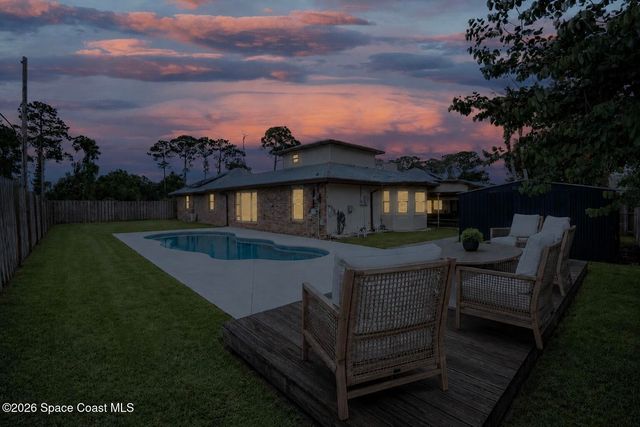 1091 SE Spinnaker Avenue, Port St. Lucie, FL 34983