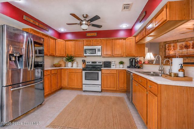 1091 SE Spinnaker Avenue, Port St. Lucie, FL 34983