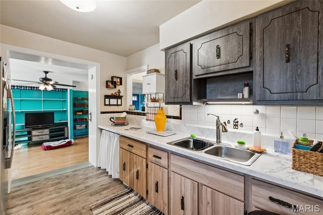 10227 Burdeau Lane, Overland, MO 63114