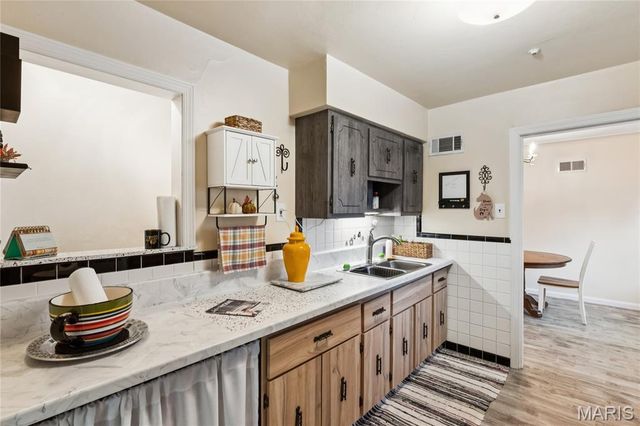 10227 Burdeau Lane, Overland, MO 63114