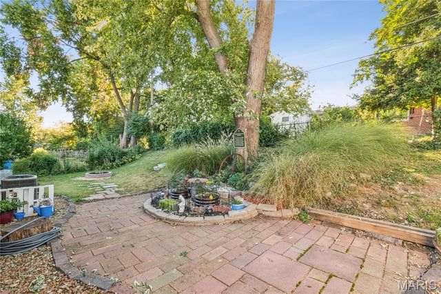 10227 Burdeau Lane, Overland, MO 63114