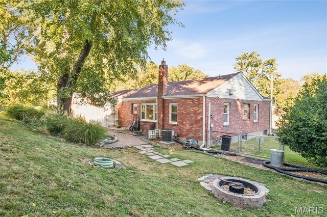 10227 Burdeau Lane, Overland, MO 63114