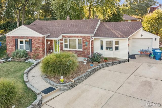 10227 Burdeau Lane, Overland, MO 63114