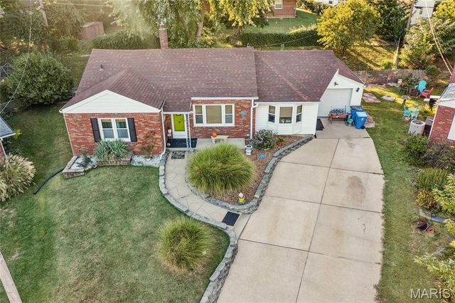 10227 Burdeau Lane, Overland, MO 63114