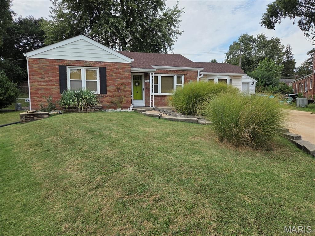 10227 Burdeau Lane, Overland, MO 63114