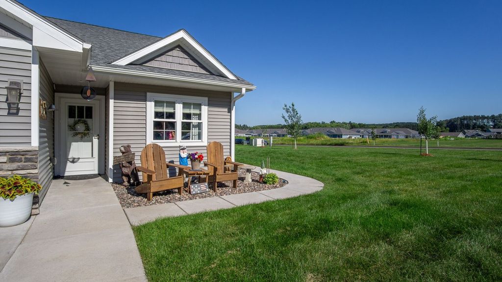 Image 11 of property listing at 4897 Field Crest Lane, Eau Claire, WI 54701