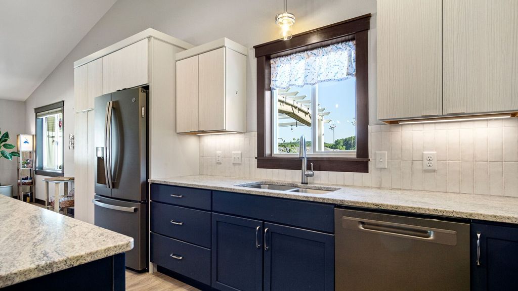 Image 15 of property listing at 4897 Field Crest Lane, Eau Claire, WI 54701