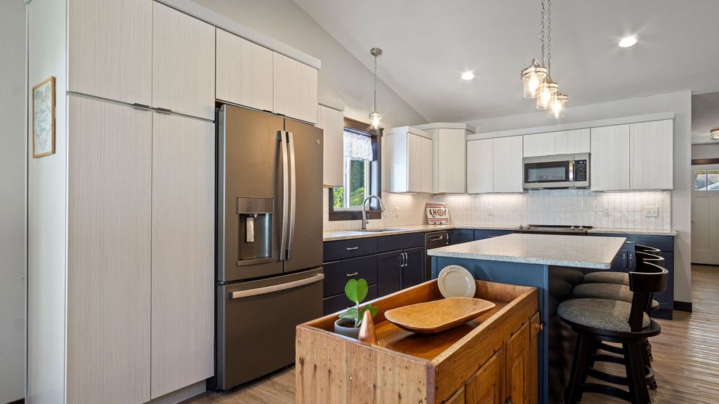 Image 17 of property listing at 4897 Field Crest Lane, Eau Claire, WI 54701