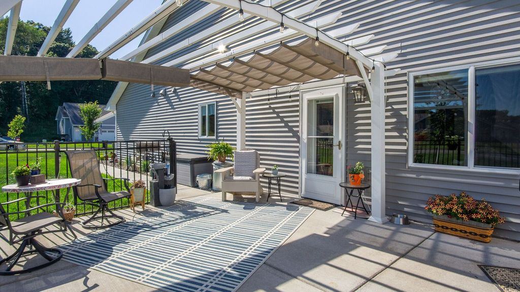 Image 2 of property listing at 4897 Field Crest Lane, Eau Claire, WI 54701