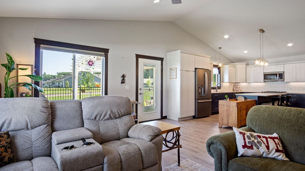 Image 22 of property listing at 4897 Field Crest Lane, Eau Claire, WI 54701