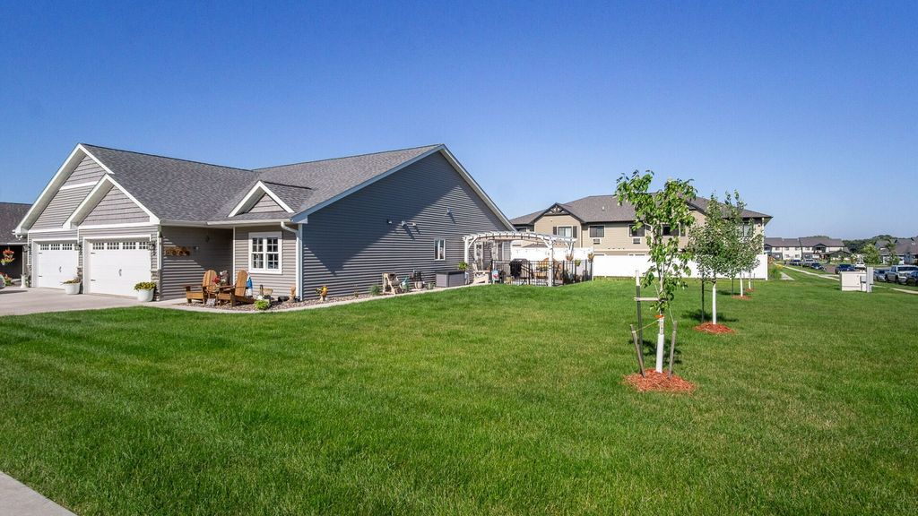 Image 4 of property listing at 4897 Field Crest Lane, Eau Claire, WI 54701