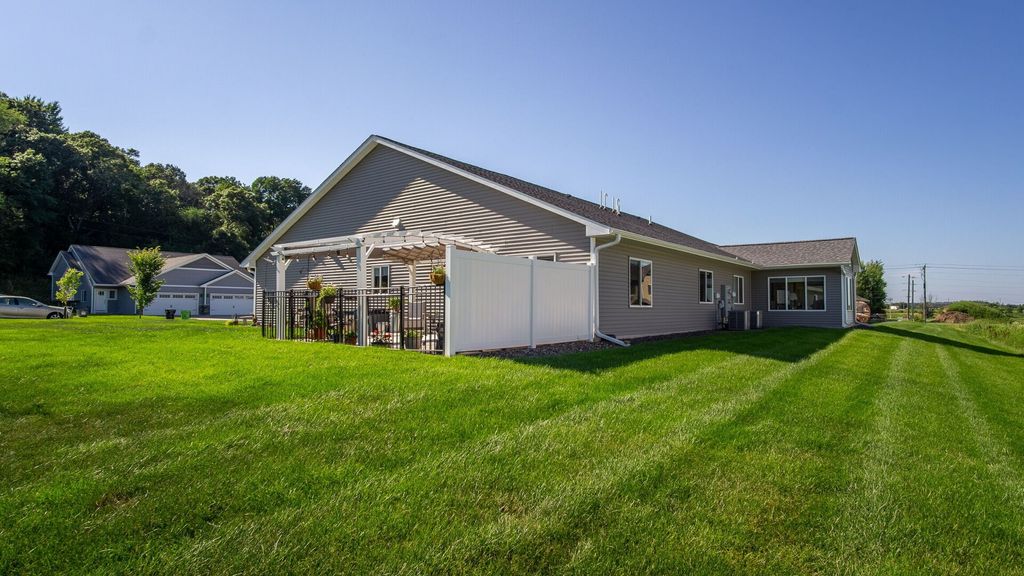 Image 7 of property listing at 4897 Field Crest Lane, Eau Claire, WI 54701
