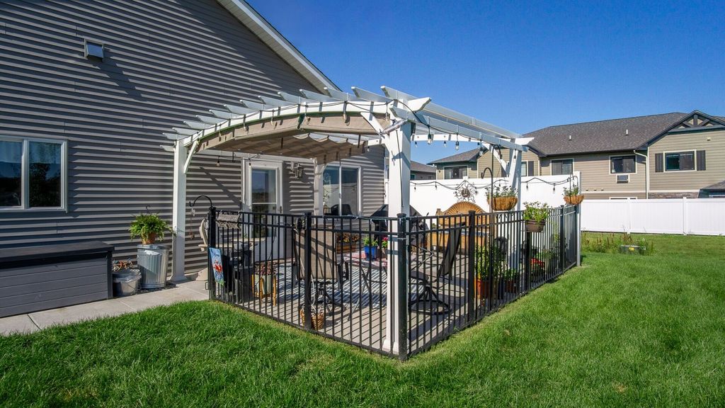 Image 9 of property listing at 4897 Field Crest Lane, Eau Claire, WI 54701