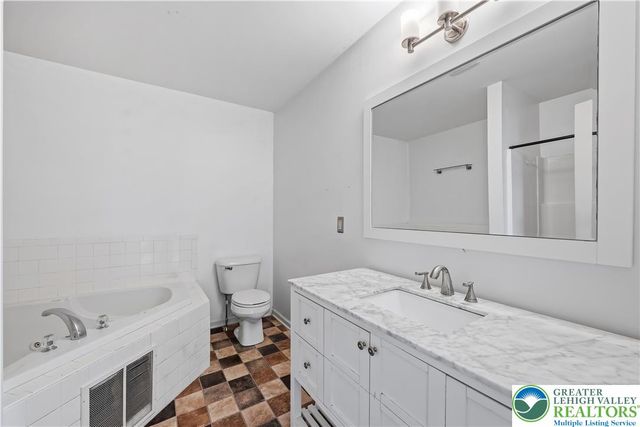 261 Patterson Walk, Forks Twp, PA 18040