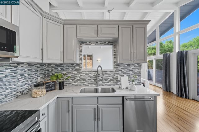 50 Brookwood Rd, Orinda, CA 94563