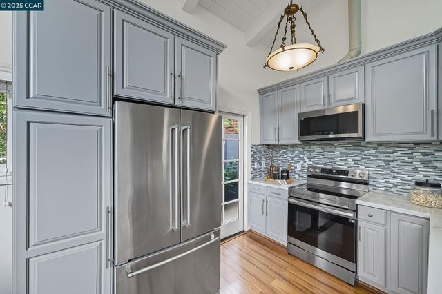 50 Brookwood Rd, Orinda, CA 94563