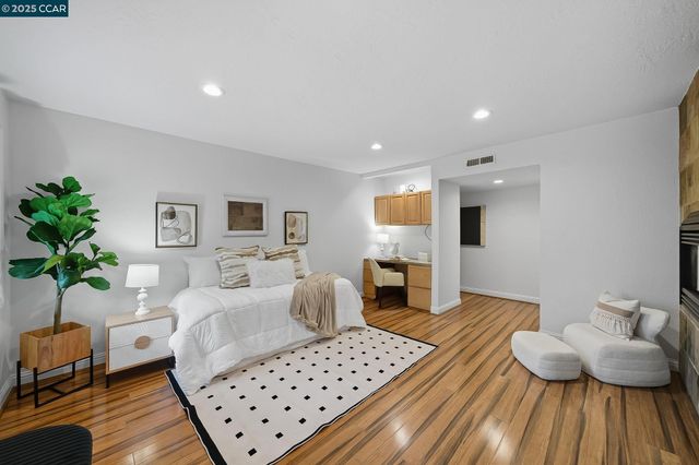 50 Brookwood Rd, Orinda, CA 94563