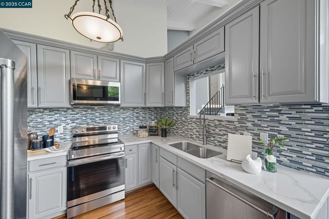 50 Brookwood Rd, Orinda, CA 94563