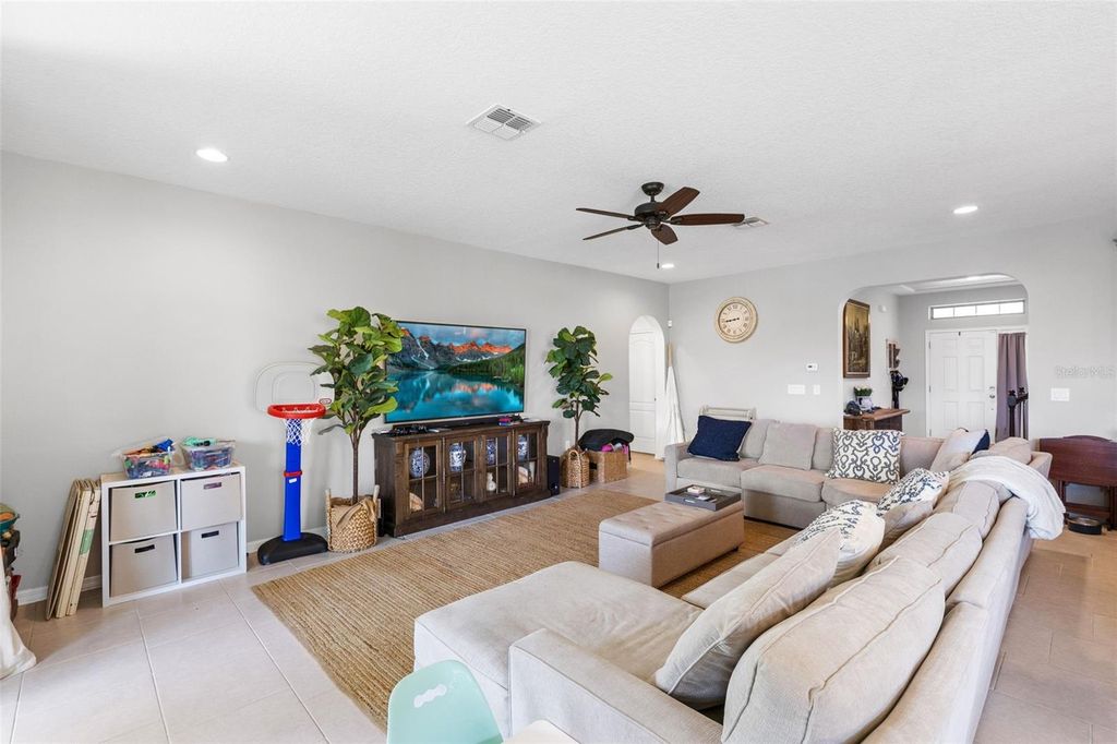 Image 11 of property listing at 1213 FOUNTAIN COIN LOOP, Orlando, FL 32828