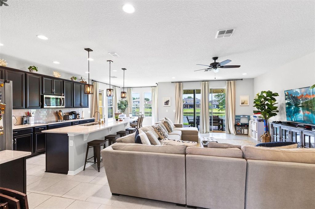 Image 6 of property listing at 1213 FOUNTAIN COIN LOOP, Orlando, FL 32828