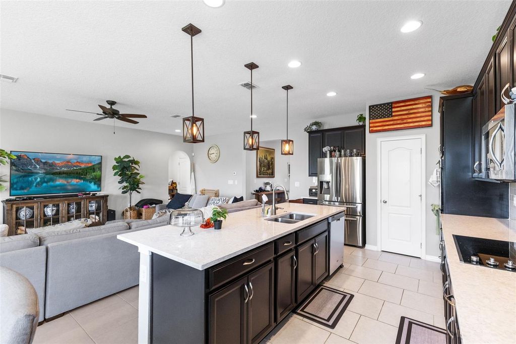 Image 9 of property listing at 1213 FOUNTAIN COIN LOOP, Orlando, FL 32828