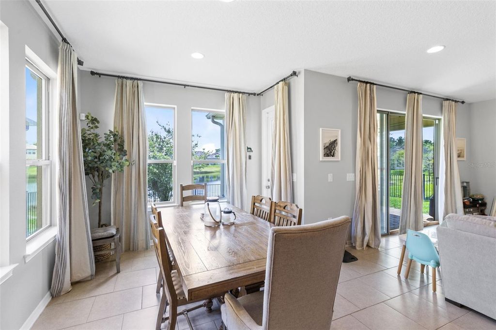 Image 10 of property listing at 1213 FOUNTAIN COIN LOOP, Orlando, FL 32828