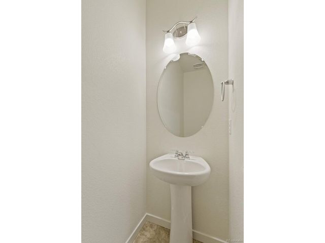 9877 Danube Ct, Commerce City, CO 80022