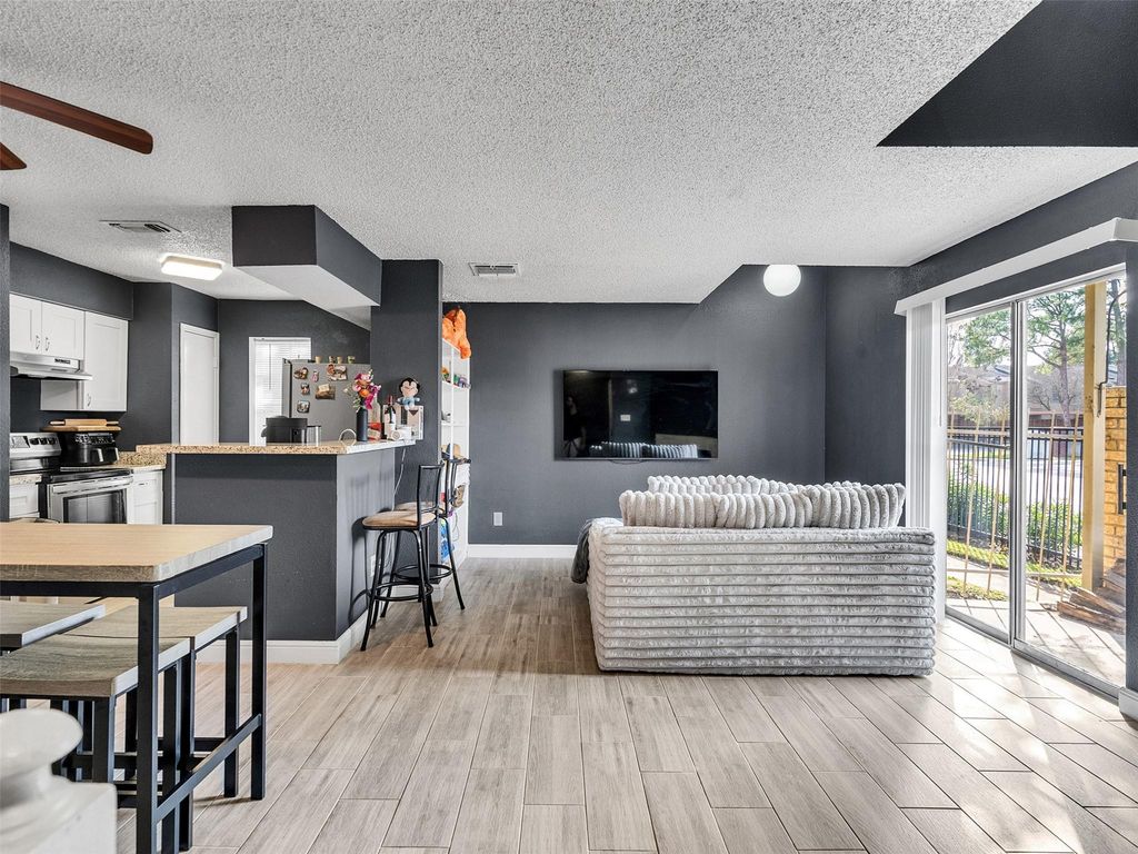 1515 Sandy Springs Road 201, Houston, TX 77042