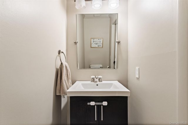 7 Lisa Court, Dobbs Ferry, NY 10522